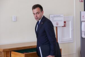 Minister Domański dąży do zwiększenia swojej władzy. Budowanie zaplecza i poszukiwanie większego wpływu