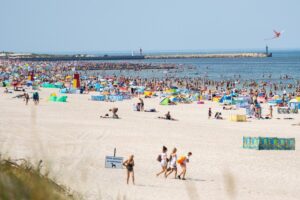 Zaskakujące zakazy na Bałtyku: Na co uważać, by uniknąć mandatu na plaży?