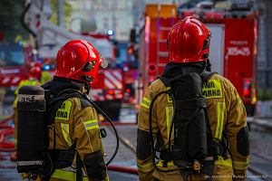 Poznań: Kamienica strawiona przez pożar. Akcja zbierania funduszy dla strażaków i ich rodzin cieszy się dużym powodzeniem. Osiąga niespotykane tempo.