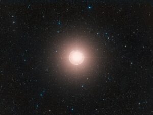 Betelgeza traci na jasności. Rozwiązanie tajemnicy gwiazdy może być nieskomplikowane.