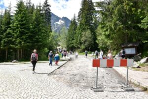 Utrudnienia na drodze do Morskiego Oka. "Ruch całkowicie zablokowany"