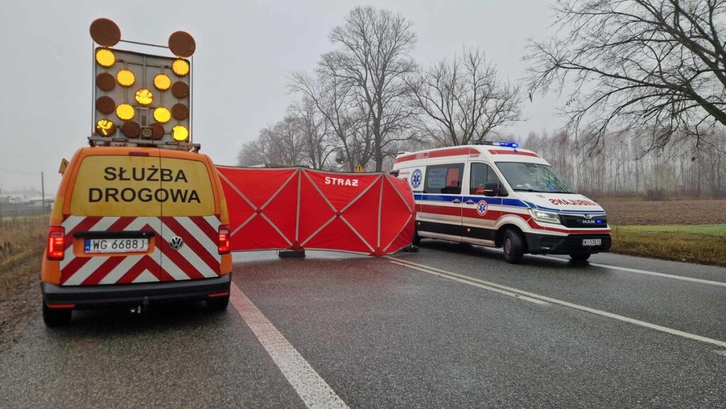 Śmiertelny wypadek na Mazowszu: bus zderzył się z ciężarówką.