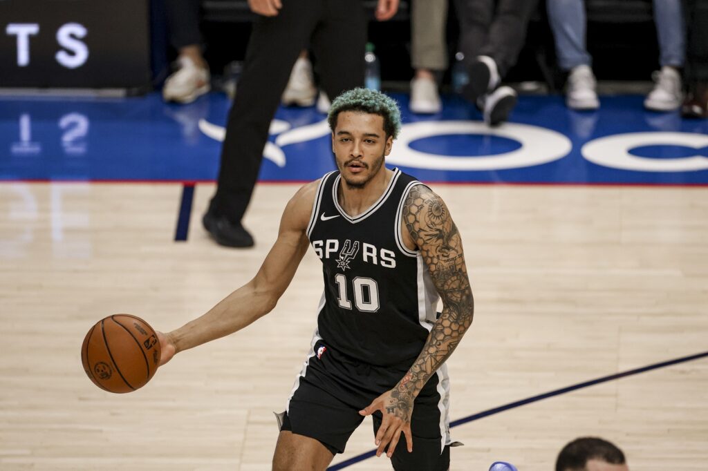 Jeremy Sochan opuścił boisko przed końcem spotkania, a Spurs ponieśli kolejną porażkę