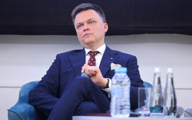 Szymon Hołownia przedstawia pomysły skierowane do Andrzeja Dudy i Donalda Tuska