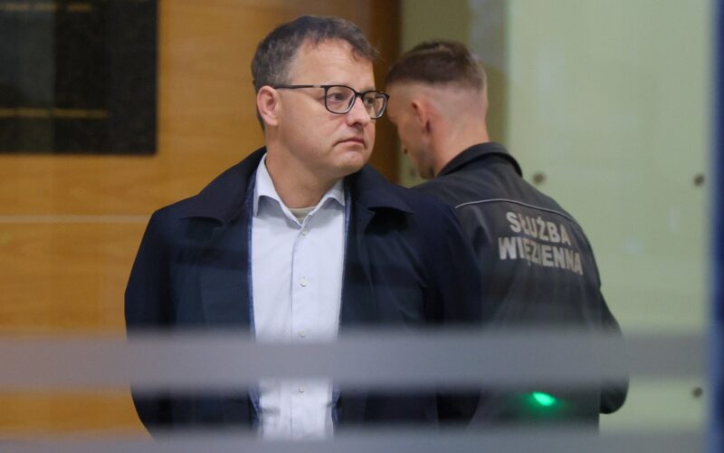 Marcin Romanowski nadal pozostaje w ukryciu. "Nie jest on Jamesem Bondem"
