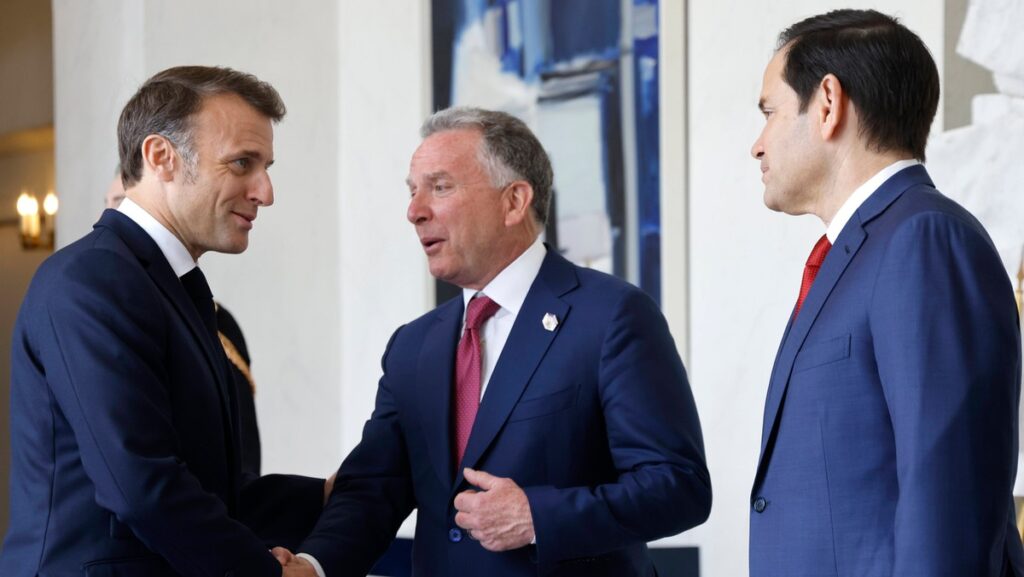 Sekretarz stanu Stanów Zjednoczonych odwiedził Paryż, następnie przeprowadził rozmowę telefoniczną z rosyjskim ministrem spraw zagranicznych