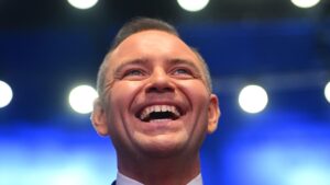 Czy Karol Nawrocki zdąży przekazać kawalerkę przed zakończeniem kampanii?