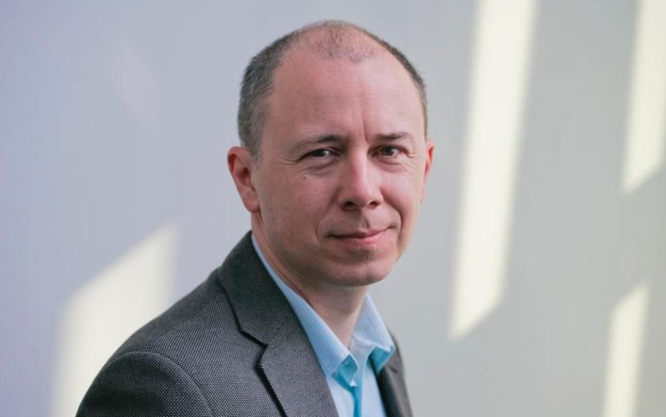 Oto kilka propozycji przeredagowanego tytułu: 1. Felieton pod prąd – głos na przekór 2. Felieton na przekór schematom 3. Tekst pod prąd: spojrzenie z innej strony 4. Felieton kontrariański 5. Na opak: felieton pod prąd 6. Felieton na przekór utartym ścieżkom 7. Przeciwko prądowi: felieton 8. Pod prąd – felieton nieoczywisty 9. Felieton na bakier z głównym nurtem 10. Felieton wbrew prądowi