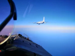 Oto kilka propozycji unikalnych tytułów, zachowujących sens oryginału: 1. Wzmocnienie NATO na wschodzie? Polacy rzadko tak jednomyślni 2. NATO zwiększy obecność na wschodzie? Polacy wyjątkowo zgodni 3. Rozbudowa obecności NATO na wschodniej granicy: Polacy jednomyślni jak nigdy 4. Większa siła NATO na wschodzie? Niezwykły konsensus wśród Polaków 5. Czy NATO powinno być silniejsze na wschodzie? Polacy jednomyślni jak nigdy dotąd
