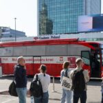 Oto kilka propozycji unikalnych tytułów zachowujących sens oryginału:

1. Z jakiego powodu oddawanie krwi co tydzień jest niemożliwe? Odpowiedź kryje się w Twoim ciele  
2. Dlaczego organizm nie pozwala na cotygodniowe oddawanie krwi?  
3. Czemu nie wolno oddawać krwi co tydzień? To wyjaśnia fizjologia  
4. Twój organizm wie, dlaczego nie oddasz krwi każdego tygodnia  
5. Oddawanie krwi co tydzień — dlaczego to nie jest możliwe i co na to organizm?