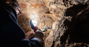 Sensacyjna eksploracja podziemi pod Poznaniem: Wykopali tunel i dokonali zaskakującego odkrycia