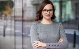 Oto propozycje przeredagowanego tytułu o zachowanym sensie i unikalnej formie: 1. Czy popularność funduszy długoterminowych naprawdę wzrosła? 2. Czy inwestowanie w fundusze długoterminowe stało się bardziej popularne? 3. Jak bardzo upowszechniły się fundusze długoterminowe w ostatnim czasie? 4. Fundusze długoterminowe – rzeczywista zmiana w skali popularności? 5. Fundusze długoterminowe – czy faktycznie zyskały więcej zwolenników? 6. Czy obserwujemy rzeczywisty wzrost zainteresowania funduszami długoterminowymi? 7. Na ile fundusze długoterminowe stały się powszechniejsze? Daj znać, jeśli potrzebujesz tylko jednej wersji lub masz konkretne oczekiwania odnośnie stylu!