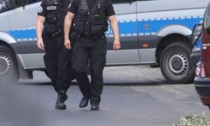 Oto kilka propozycji unikalnych tytułów zachowujących sens oryginału: 1. Podkarpacka tragedia: ujawniono przypuszczalną przyczynę śmierci nastolatków 2. Śmierć nastolatków na Podkarpaciu – pojawiła się nowa hipoteza 3. Znamy możliwą przyczynę tragedii nastolatków na Podkarpaciu 4. Nowe doniesienia dotyczące śmierci młodych osób na Podkarpaciu. Eksperci wskazują hipotezę 5. Podkarpacie: nowe szczegóły i hipotezy po śmierci nastolatków