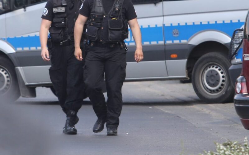 Oto kilka propozycji unikalnych tytułów zachowujących sens oryginału: 1. Podkarpacka tragedia: ujawniono przypuszczalną przyczynę śmierci nastolatków 2. Śmierć nastolatków na Podkarpaciu – pojawiła się nowa hipoteza 3. Znamy możliwą przyczynę tragedii nastolatków na Podkarpaciu 4. Nowe doniesienia dotyczące śmierci młodych osób na Podkarpaciu. Eksperci wskazują hipotezę 5. Podkarpacie: nowe szczegóły i hipotezy po śmierci nastolatków