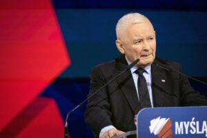 Kaczyński wściekły po głosowaniu. Kulisy ujawnione przez media. Propozycje unikalnych tytułów z zachowaniem sensu: 1. Po głosowaniu Kaczyński nie krył gniewu. Media odsłaniają szczegóły wydarzenia 2. Kaczyński wybuchł po głosowaniu – oto, co media odkryły za kulisami 3. Emocje Kaczyńskiego po głosowaniu. Media publikują nieznane fakty 4. Wybuch gniewu Kaczyńskiego po głosowaniu – poznaj medialne rewelacje 5. Kulisy głosowania: Kaczyński reaguje z wściekłością, media ujawniają tło Wybierz lub daj znać, jeśli potrzebujesz jeszcze innych propozycji!