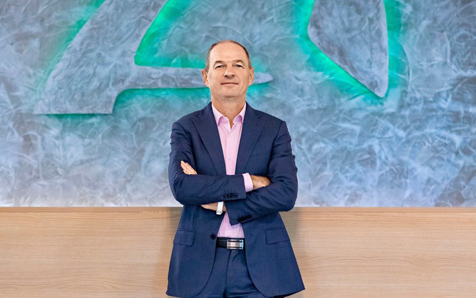 Oto kilka propozycji przeredagowanego tytułu: 1. Prezes Action: zamierzam sfinalizować dwa kluczowe przedsięwzięcia 2. Dyrektor generalny Action: moim celem jest realizacja dwóch ważnych projektów 3. Kierujący Action: priorytetem jest ukończenie dwóch strategicznych inicjatyw 4. Szefostwo Action skupia się na doprowadzeniu do końca dwóch dużych projektów 5. Lider Action stawia na finalizację dwóch kluczowych projektów