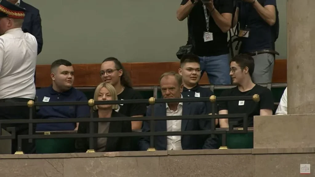 KO z minimalnymi perspektywami na sejmową większość – historyczny wynik Brauna według prognoz wyborczych