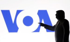 Trump ponownie przeprowadza zwolnienia — Głos Ameryki redukuje 500 etatów