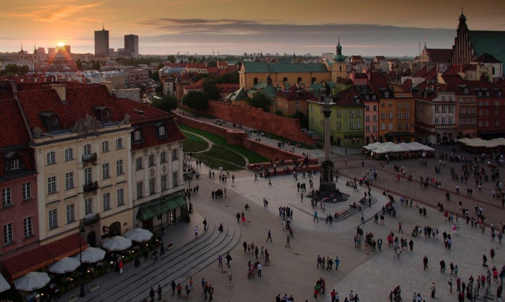 Oryginał: Młodzi Polacy nie chcą bronić kraju w przypadku zagrożenia wojną? Alarmujący sondaż Przeredagowane propozycje: 1. Sondaż: większość młodych Polaków nie zamierza bronić ojczyzny w razie wojny 2. Czy młode pokolenie Polaków stanęłoby w obronie kraju w sytuacji wojennej? Niepokojące wyniki badań 3. Polscy młodzi niechętni obronie państwa podczas wojny – najnowszy sondaż zaskakuje 4. Młodzi Polacy a gotowość do obrony kraju – co mówią najnowsze badania? 5. Badanie opinii: czy młodzi obywatele Polski są gotowi walczyć w obronie kraju? 6. Niepokojący raport: brak chęci młodych Polaków do obrony ojczyzny w razie konfliktu zbrojnego