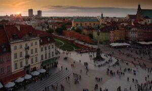 Oryginał: Młodzi Polacy nie chcą bronić kraju w przypadku zagrożenia wojną? Alarmujący sondaż Przeredagowane propozycje: 1. Sondaż: większość młodych Polaków nie zamierza bronić ojczyzny w razie wojny 2. Czy młode pokolenie Polaków stanęłoby w obronie kraju w sytuacji wojennej? Niepokojące wyniki badań 3. Polscy młodzi niechętni obronie państwa podczas wojny – najnowszy sondaż zaskakuje 4. Młodzi Polacy a gotowość do obrony kraju – co mówią najnowsze badania? 5. Badanie opinii: czy młodzi obywatele Polski są gotowi walczyć w obronie kraju? 6. Niepokojący raport: brak chęci młodych Polaków do obrony ojczyzny w razie konfliktu zbrojnego