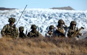 Trump celuje w Grenlandię: Dania i NATO przygotowują się na niewyobrażalny scenariusz