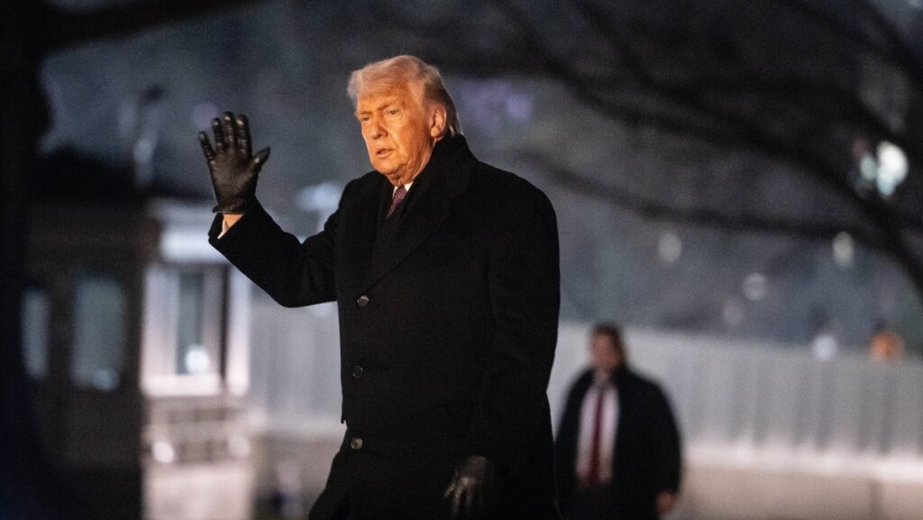 Oryginalny tytuł: **Ameryka przegrywa wojnę z Chinami. Chodzi o "ropę XXI wieku"** Przeredagowany, unikalny tytuł: **Stany Zjednoczone tracą przewagę nad Chinami w walce o strategiczny surowiec XXI wieku**