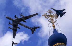 Oto przeredagowana propozycja tytułu: 1443 dzień konfliktu. Świat po MAD – jak nauczyć się żyć z zagrożeniem nuklearnym, gdy codzienne problemy wydają się poważniejsze