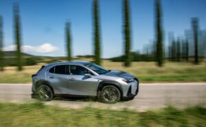 Lexus świętuje triumf: nowy SUV z mocą 199 KM i zużyciem paliwa 4,6 l/100 km – poznaj cenę!